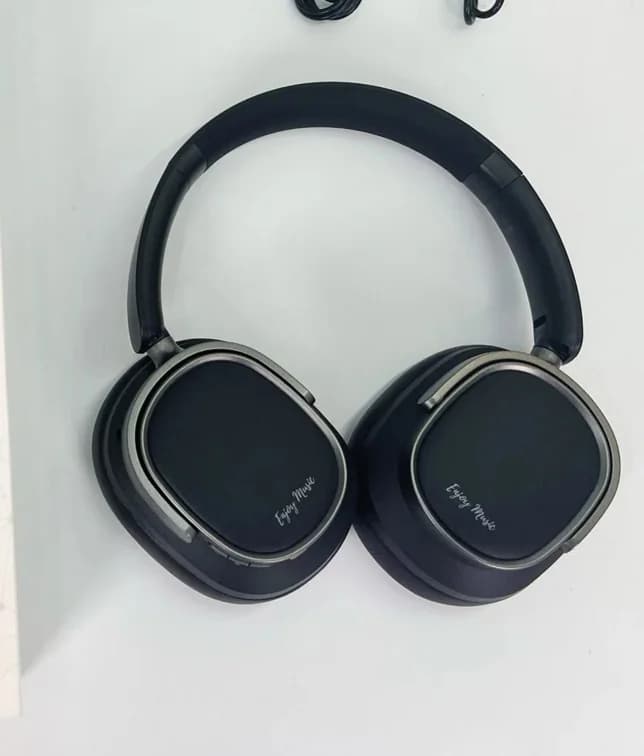 Retro stiilis kõrvapealsed Bluetooth-kõrvaklapid aktiivse mürasummutusega