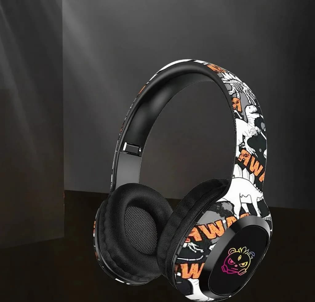 Kõrvapealsed Bluetooth-kõrvaklapid FM-raadio ja LED-tuledega