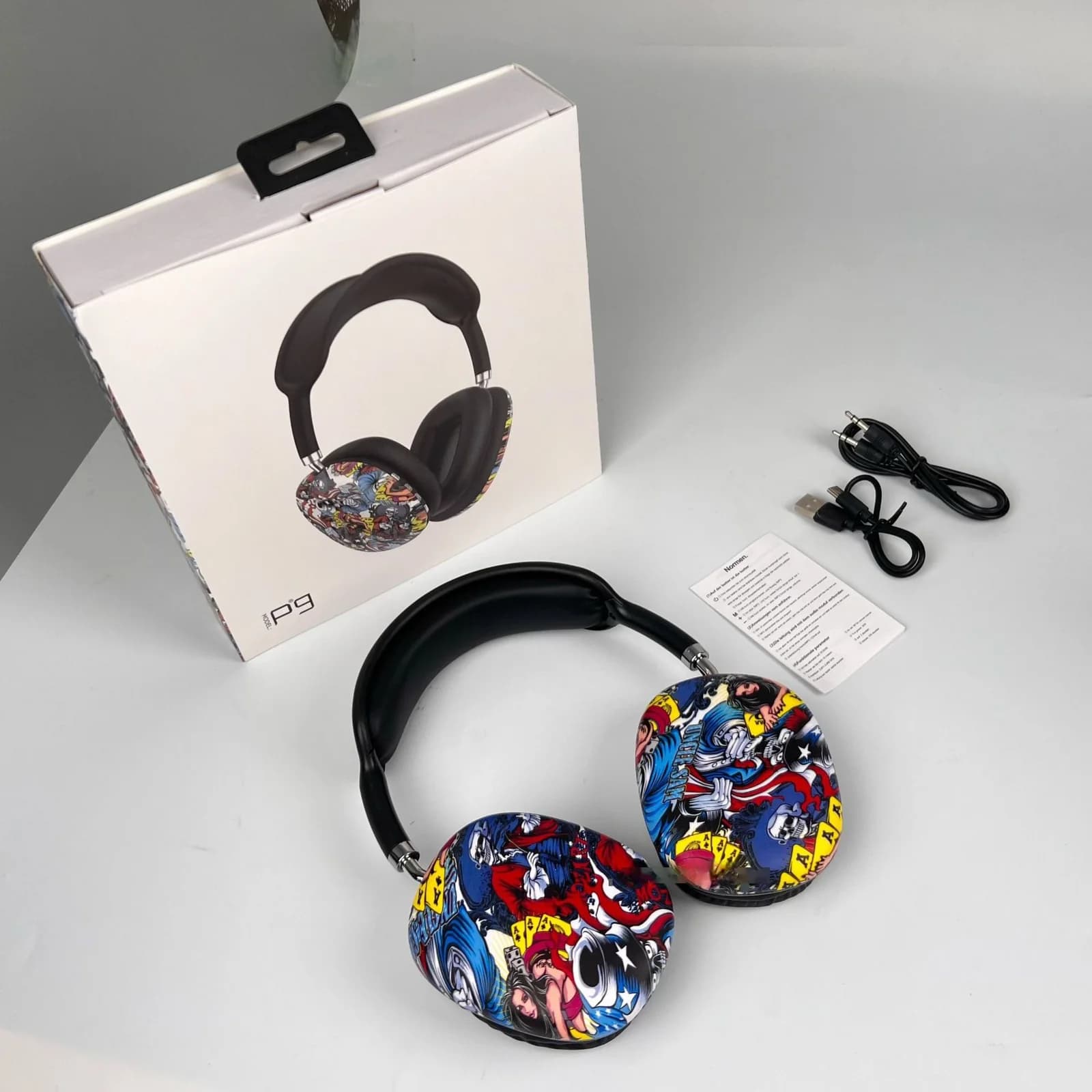 Grafiti-kujundusega kõrvapealsed Bluetooth-kõrvaklapid FM-raadio ja TF-kaardi pesaga